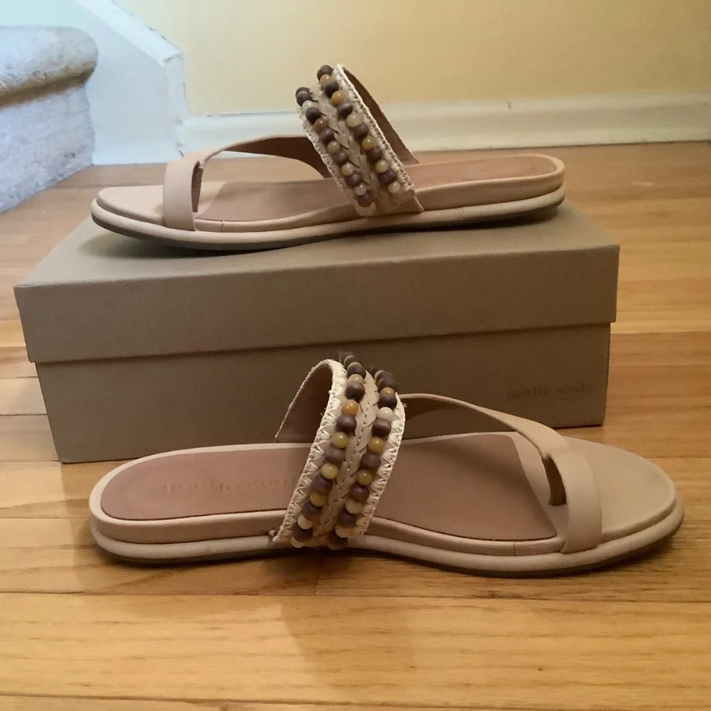 Gentle Souls Lentini Beaded Toe Loop Sandal Tan Leather SZ 9
